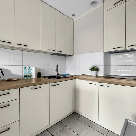 Zelazna Cozy Nest By Bookinghost