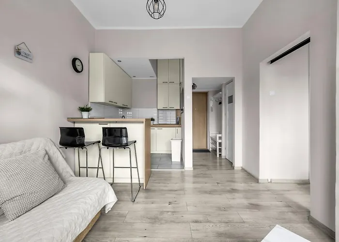 Zelazna Cozy Nest By Bookinghost *