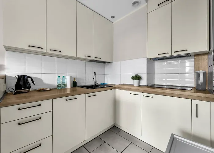 Zelazna Cozy Nest By Bookinghost